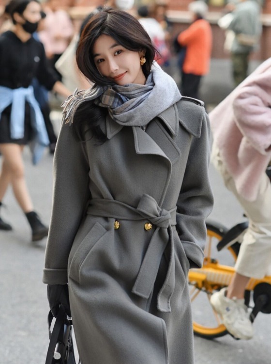 秋冬|“束腰大衣”太撩人了,搭配上靴子更有气场,照着穿就很时髦!