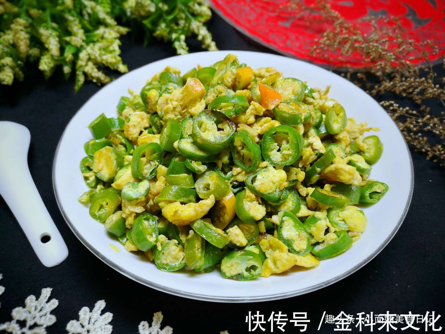 便秘|便秘最怕这菜,一周吃2次,排空黑宿便,口臭没了,大肚腩不见了