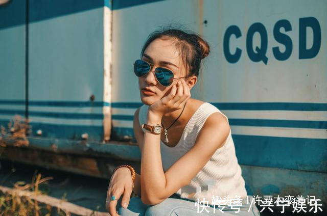 手表 女人戴手镯还是手表好看三个理由告诉你,别再戴错让人笑话