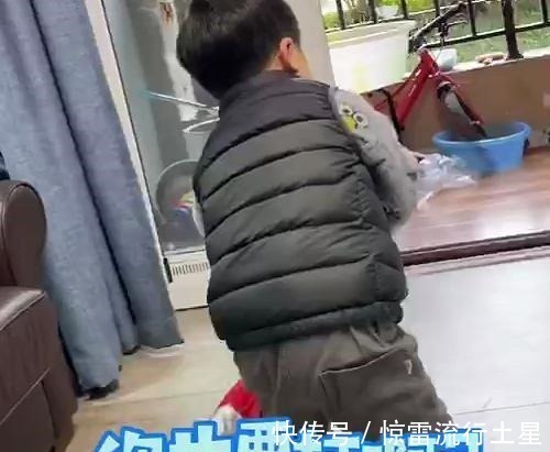 奥特曼|孩子看到奥特曼被打会怎么办两个孩子反应截然相反,网友神评论