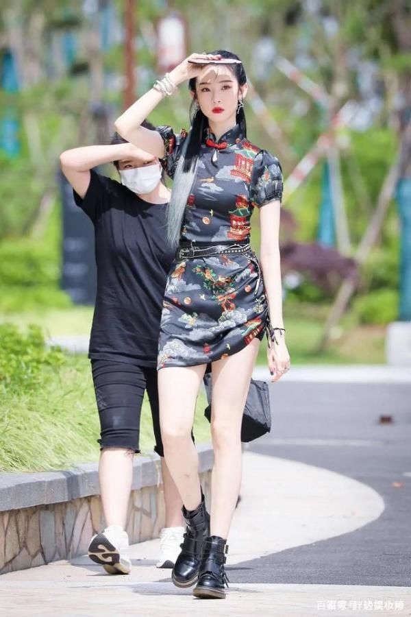 惊艳|张艺凡尝试国潮元素的旗袍,搭配叛逆又炫酷的绿发,既惊艳又高级