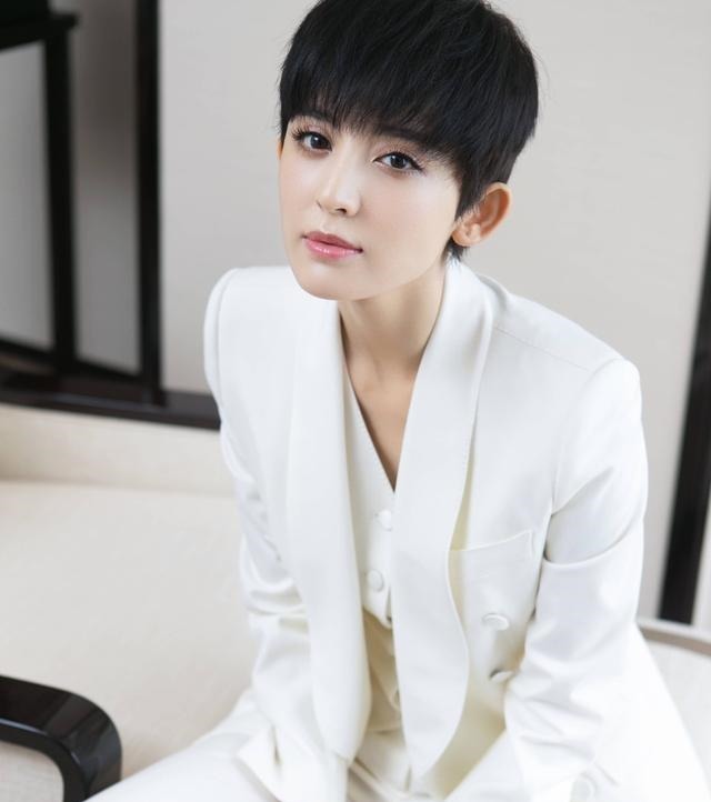 大波浪 直男最“反感”女生的这3种发型,女生自认为很美,直男却很嫌弃