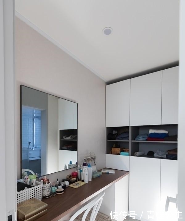 卡座|240㎡足足有4个书房,一家几口各用各的,互不打扰,越看越大气