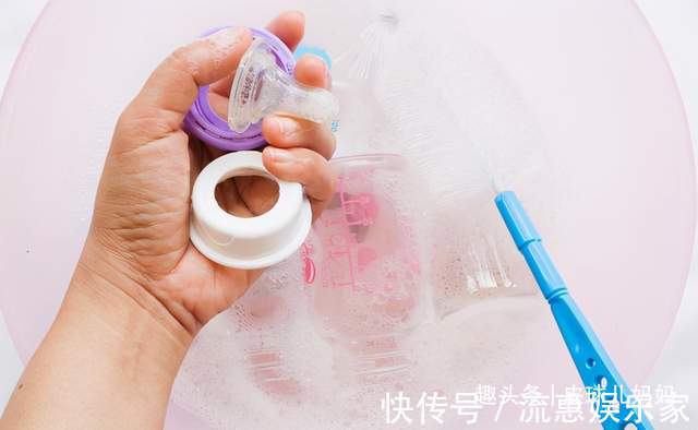 奶瓶|有种“偷懒”叫开水烫奶瓶，方便了大人，“坑”了孩子