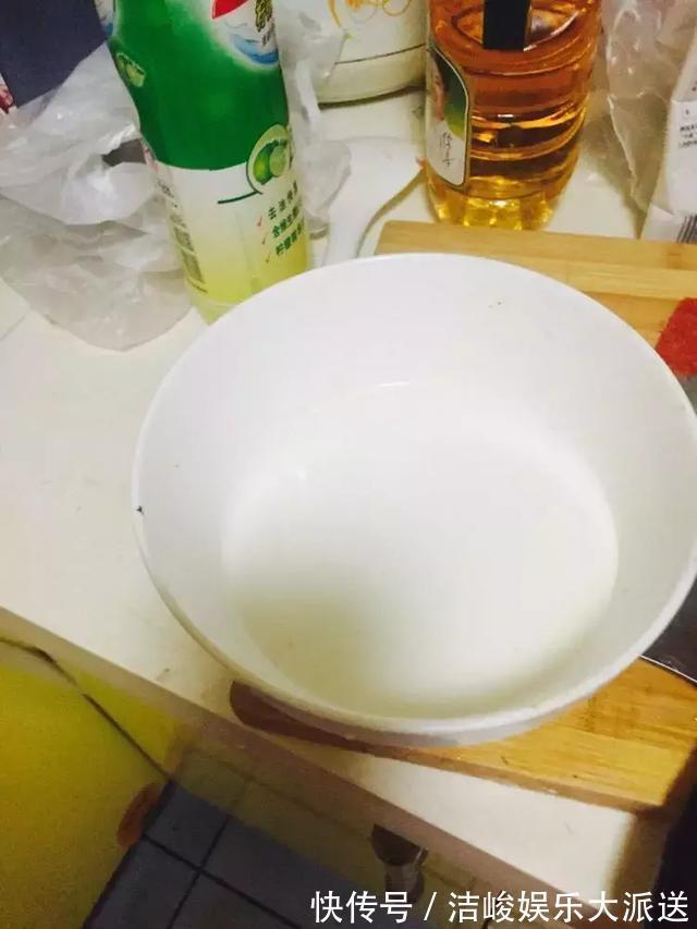 高手在民间，每月1勺糖，文竹开出“满天星”，四季绿意盎然！