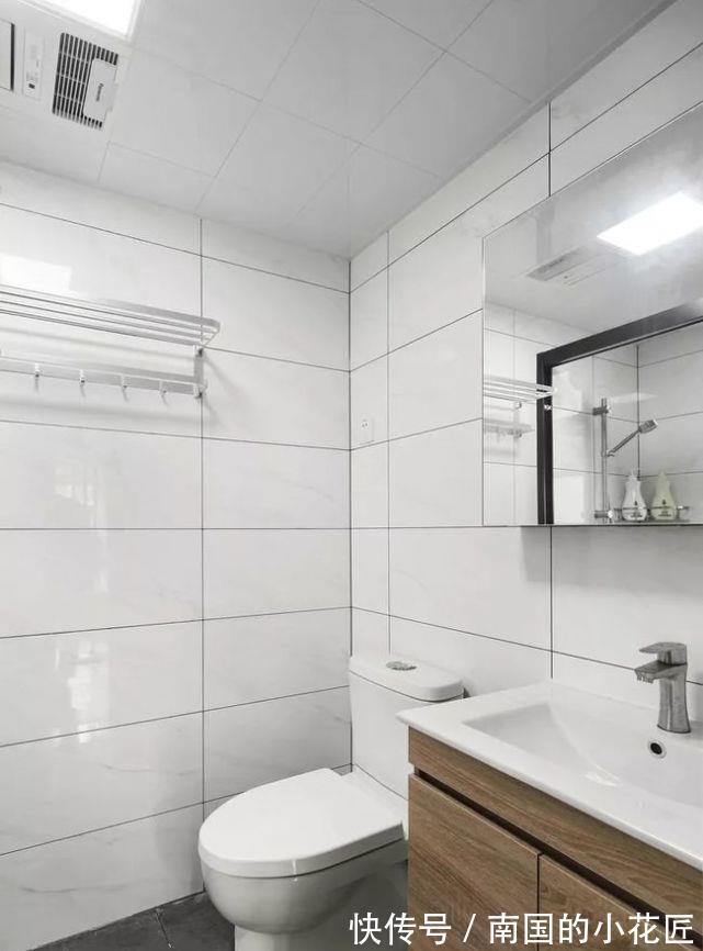 邻居|邻居家在客厅打了一整排柜子,没想到好处这么多,想照搬回家!