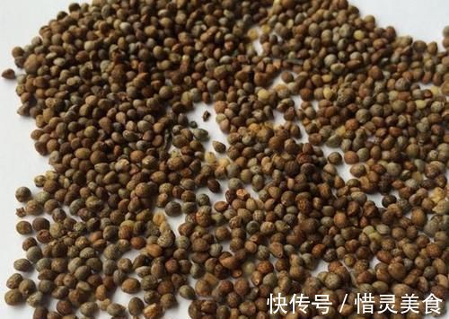 想要植物长得好，一种花肥炒一炒，养花盆底垫一些，3年不用施肥