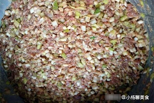 忌讳|做饺子最忌讳的调味料，很不人不懂乱加，难怪你做的饺子不好吃