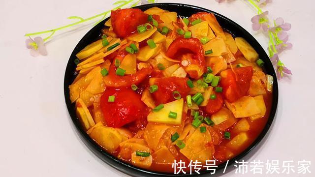 土豆新吃法,加西红柿一起炒,色泽红润,入口绵软吃不厌