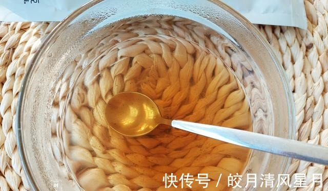 这个开胃健脾、消油解腻的饮料，自己也能做，只需准备这4种食材！