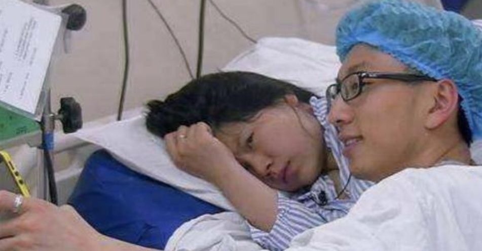 二胎|孕妈深夜生二胎,产房外女儿独自一人等待,孩子的话让护士哽咽