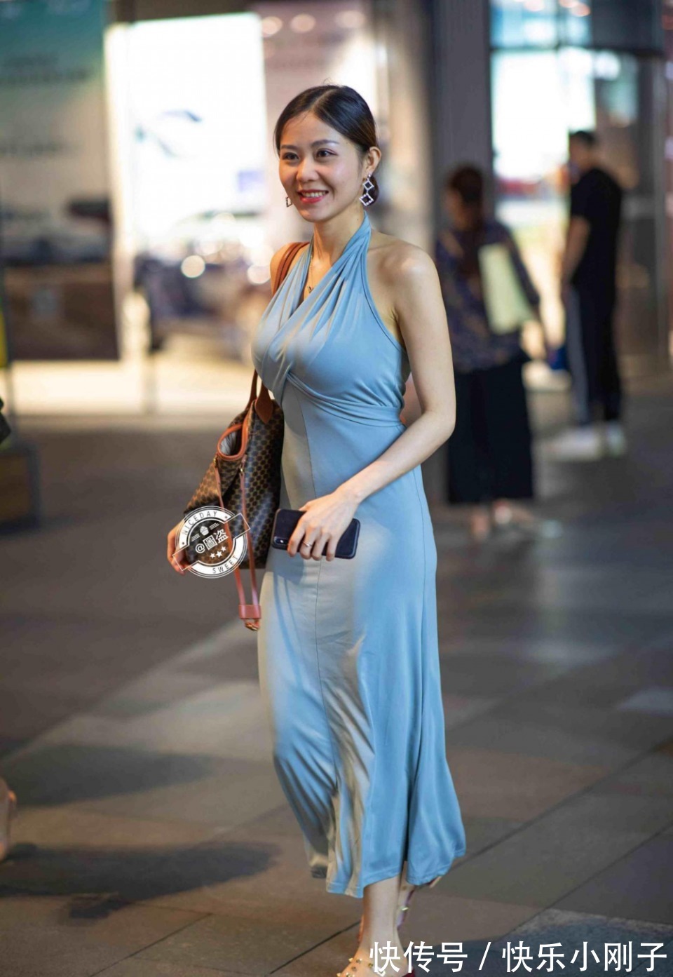 搭配|女神连衣裙穿搭,让造型显得时髦不单调,身材火辣