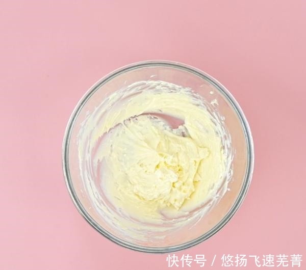 草莓慕斯蛋糕的做法,春季限定甜品,不用烤箱就能做