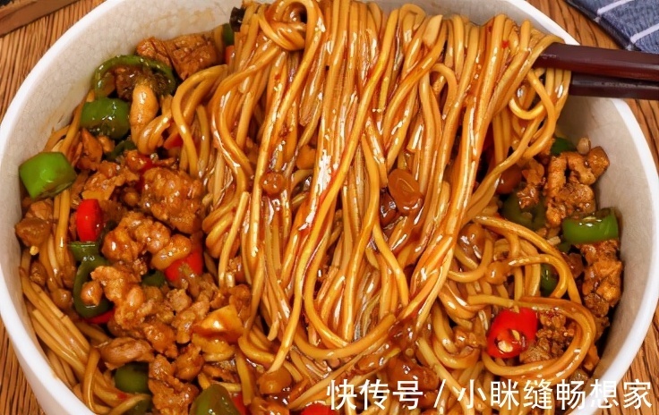 肉末|香到飙泪的青椒肉末拌面!酱汁儿浓郁让人上瘾,成本不到6元!