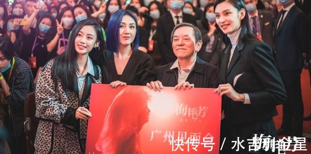 尴尬,伍珂玥参加《梅艳芳》主创见面会,晒的碟片并不是正版