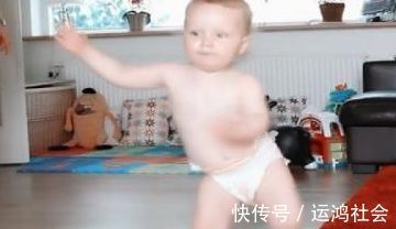 妈妈|2岁宝宝突然听见妈妈放音乐,接下来的画面,全家都乐了