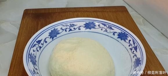 用红豆来做个红豆卷,外酥里嫩,入口香甜,家里孩子超爱吃