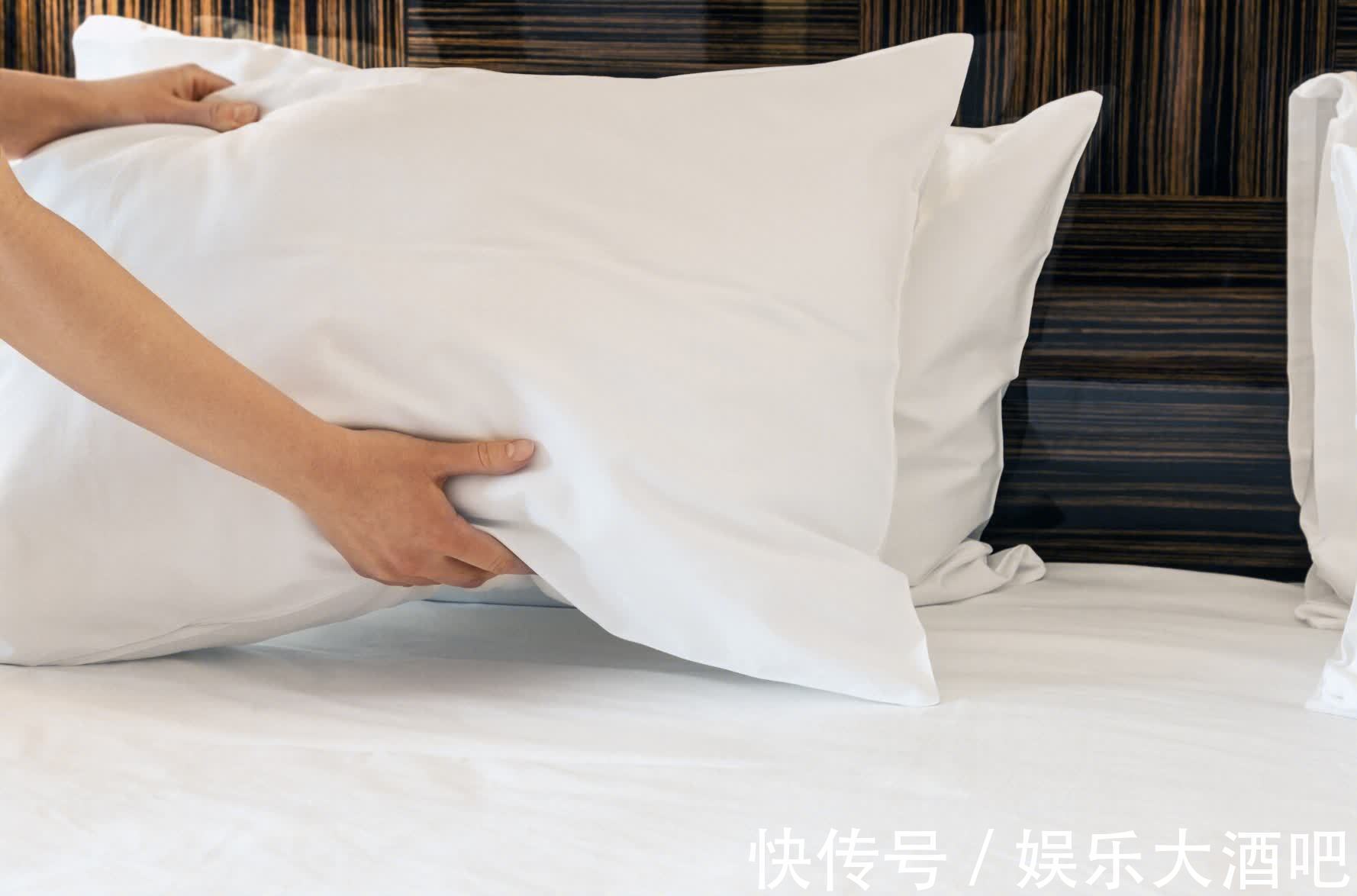 睡眠质量|半夜经常睡不着，失眠严重？中医：枕头里塞2物，常闻睡的香