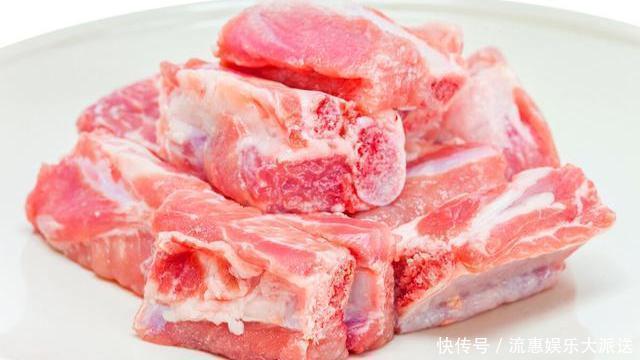 浸泡|反复提醒！排骨不要焯水，大厨这样做，没有腥味，也不会变老变柴