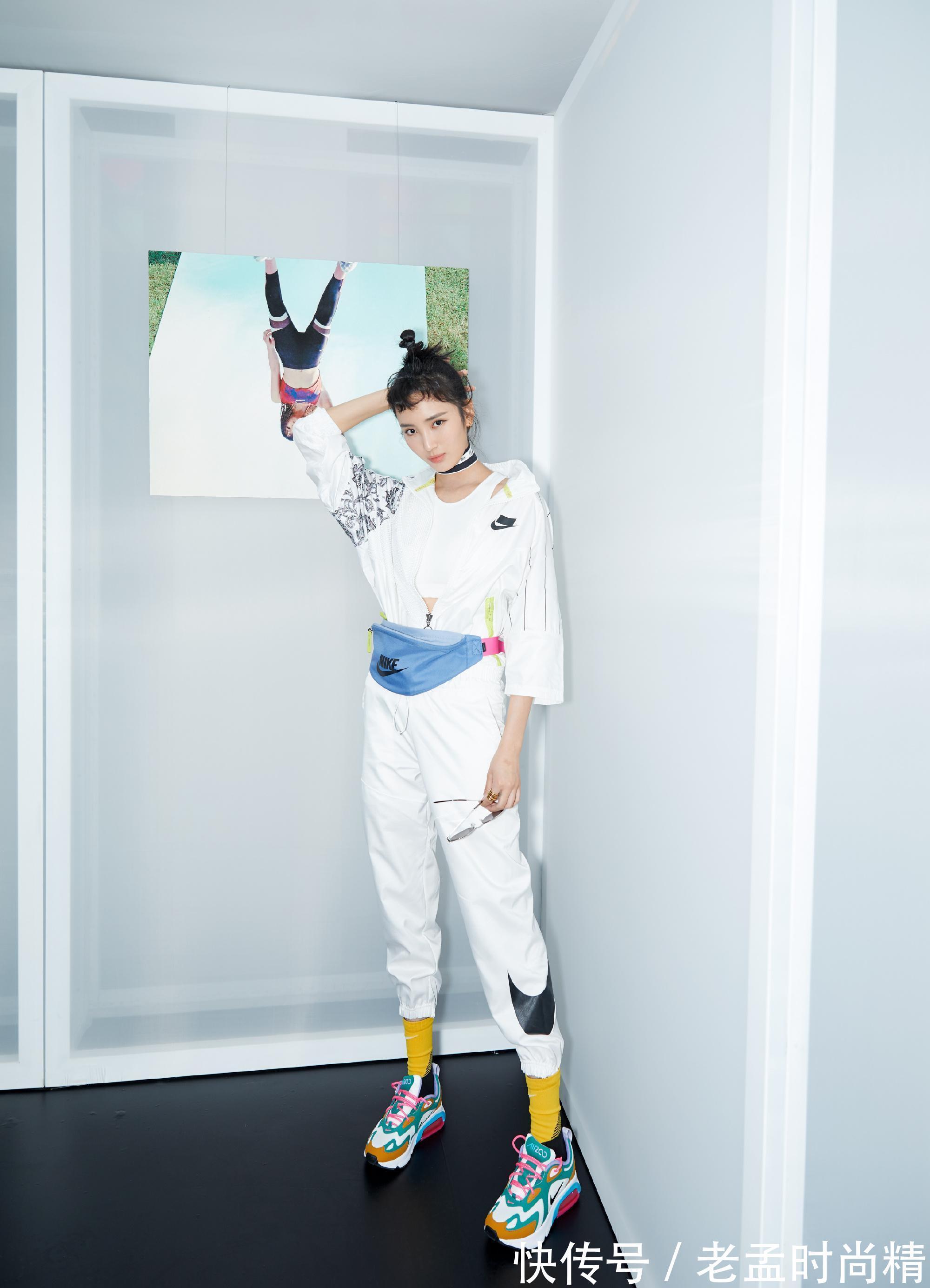 半身 王紫璇黑白基础款也不单调,“纸片身材”像超模