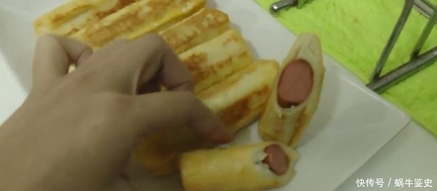 简单|早餐还是豆浆油条包子?教你一招做香肠卷,简单快捷又好吃!