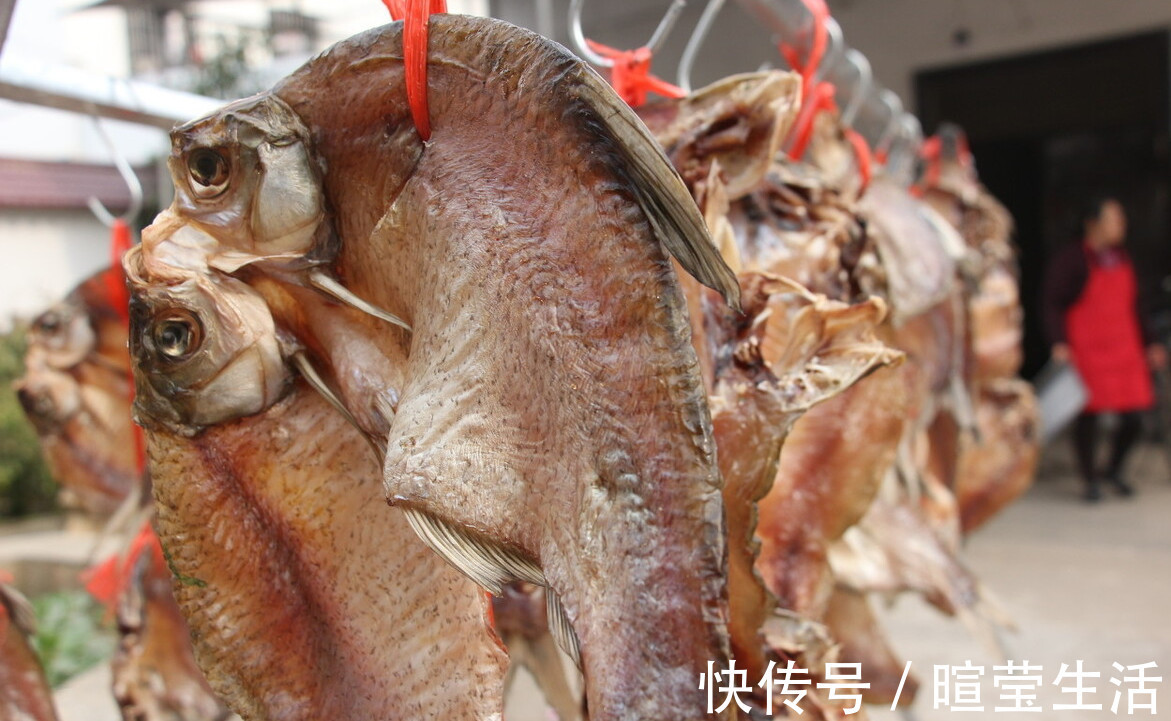 我和爸爸|腌腊鱼，别只知道加盐，这2味也不能少，咸香入味，放一年不坏