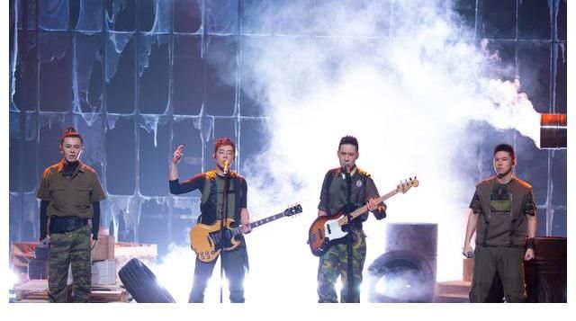 鞋子特大号|《披荆斩棘的哥哥》赵文卓李云迪rap首秀获好评，陈辉欧阳靖刘端端遗憾淘汰