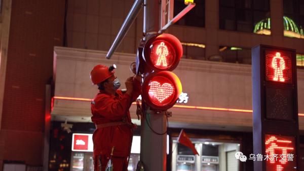 在乌鲁木齐，等一个红灯都是爱的形状|七夕| 七夕