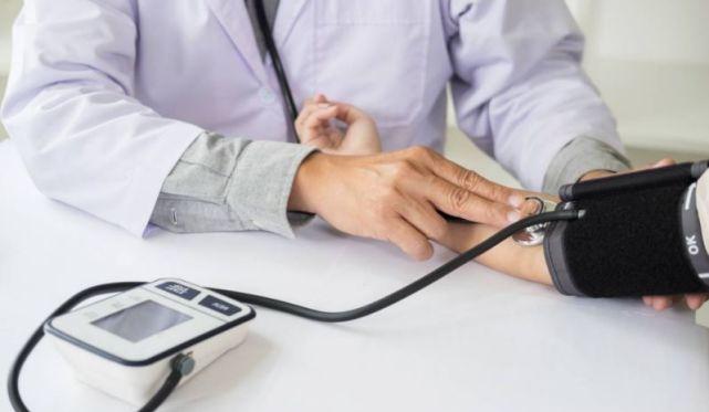 血管壁|残忍:高血压就是这样一步步“摧毁”你的!多做3事,血压能稳控