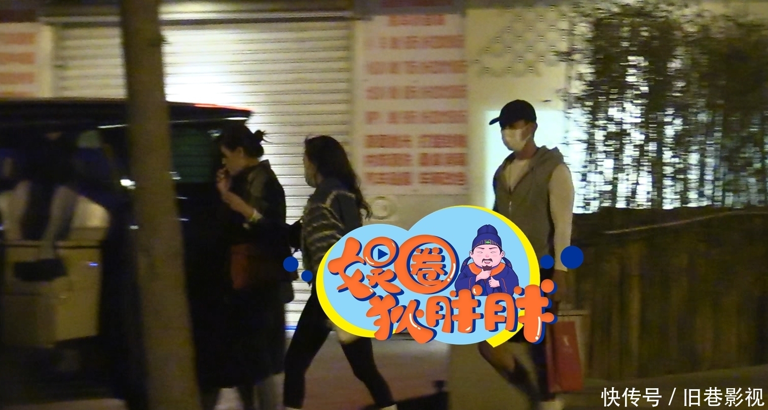 霍思燕与友热聊 杜江默默跟随变“护花使者”