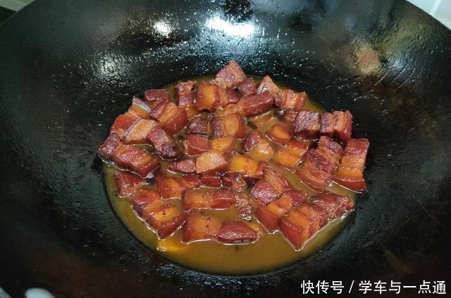 炖肉时产生的浮沫用不用撇除不少人搞错,难怪肉不香汤不浓