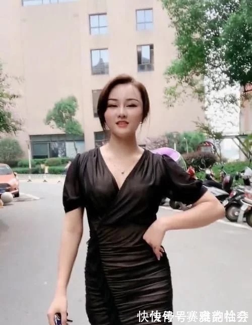 一身黑色|干净白皙的女孩，穿搭一身黑色，反映“冷艳”气质
