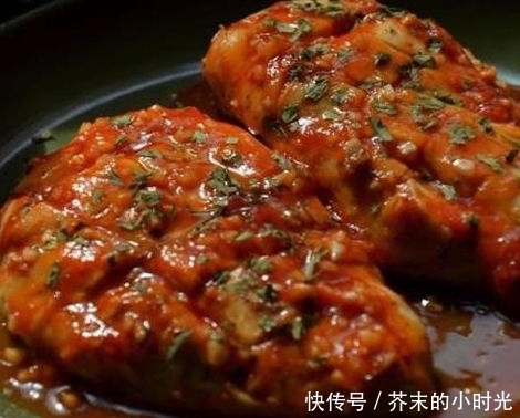 美食推荐:麻辣抄手,蒜蓉辣酱烤鸡胸,白菜渍物,西芹炒肉丝做法