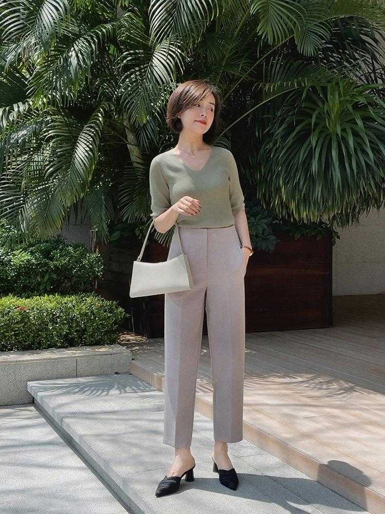 针织衫|过了50岁+的女人怎么穿?学会这几个搭配要点,让你减龄又时髦