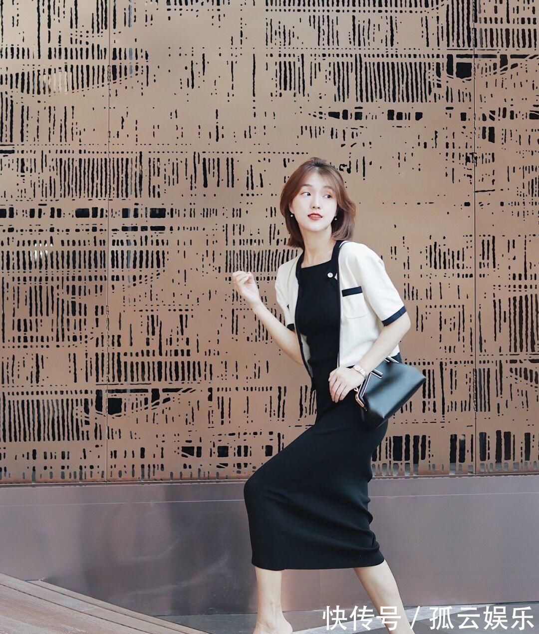 美眉 早秋穿搭值得,针织衫搭配半身裙或牛仔裤,轻松穿出名媛气质