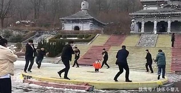 奶娃|一个奶娃8个舅舅，舅舅太多是什么体验？奶娃：我可太难了