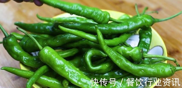 难怪饭店做的辣椒炒肉那么好吃，原来大厨都是这样炒的