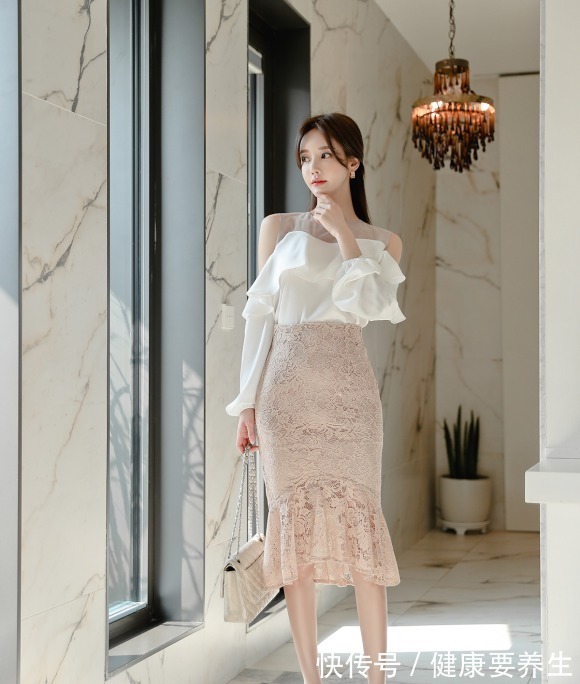 小香风 法式小香风上衣搭配蕾丝鱼尾半身裙,凸显女性时尚优雅的气质!