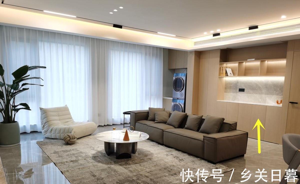 美滋滋|横厅装修找到模板了!沙发往前挪1米2,多排储物柜用美滋滋