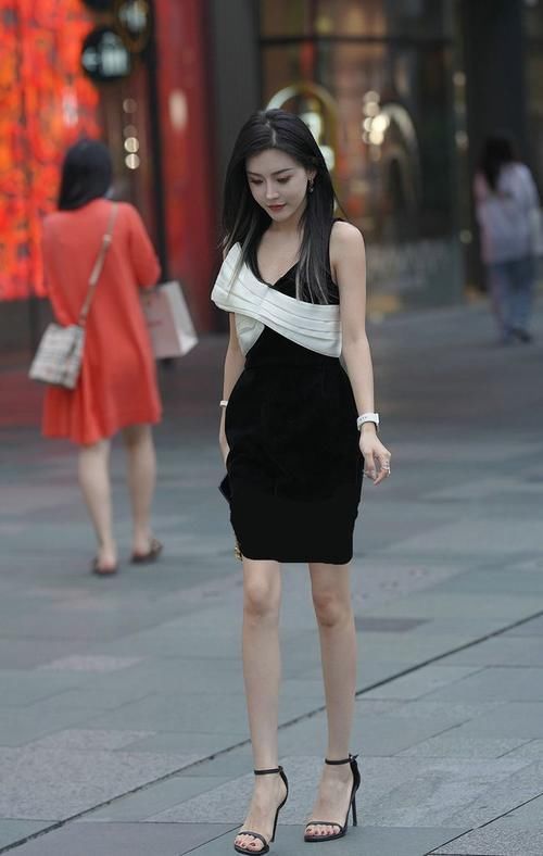 色调 合理利用深浅结合,选用清新柔美色调,可以更加显得减龄大方