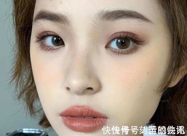 奶茶 今年偏“奶系”口红太火,大牌中就属这四只,显白又百搭!