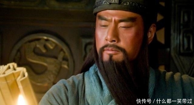 力学|三国：张飞使用的丈八蛇矛，违背力学原理，那他拿的真正武器是什么呢？