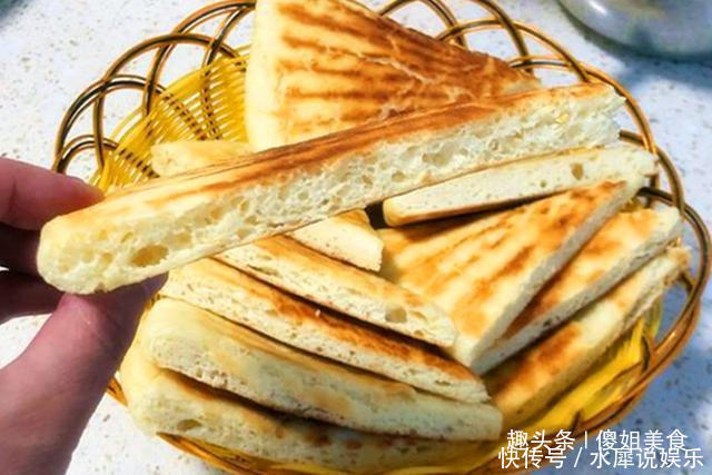 烙饼时,直接烙是大错特错,多加这1步,饼柔软起层,放7天都不硬