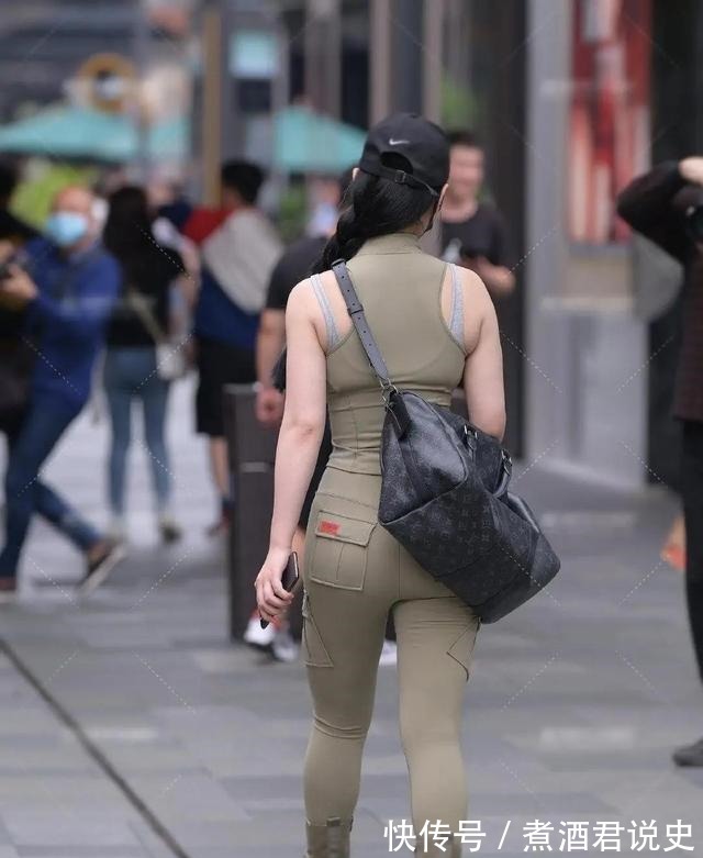 打底裤 时尚精致的打底裤穿搭衬托优美的线条,穿着舒适个性,简约舒适!