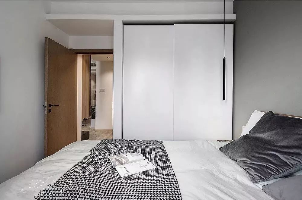 利用率|还在买衣柜现在流行“挖墙”装衣橱!