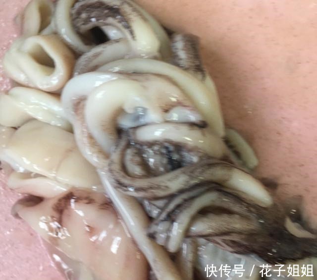 黑椒海鲜粉丝煲,香味扑鼻,好吃又下饭