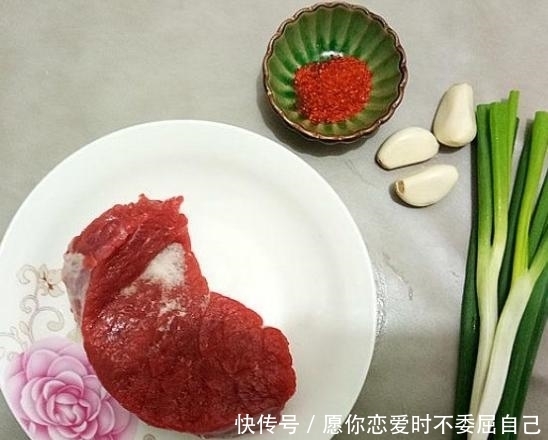 做牛肉时，放什么调料才能让牛肉更滑嫩？学会这一招就搞定！