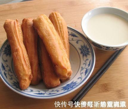 孩子|家长“糊弄式”早餐出炉,没营养还影响身高,你还在给孩子吃吗