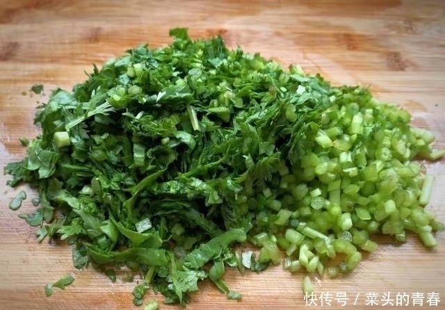 茼蒿|失眠最怕这个菜，睡不好的人要多吃，一周吃两回，一觉安睡到天亮