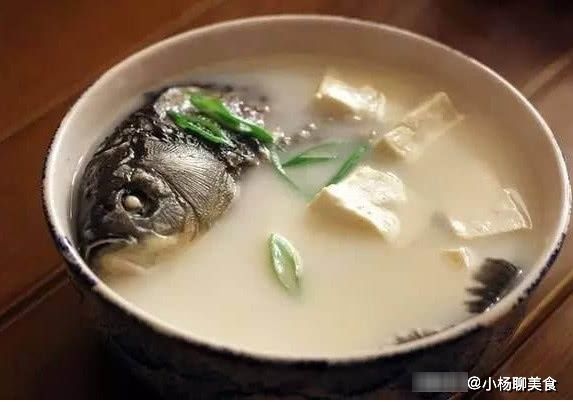打折扣|无论炖什么鱼，最忌讳放“这一味料”，鱼汤不鲜美腥味还很重